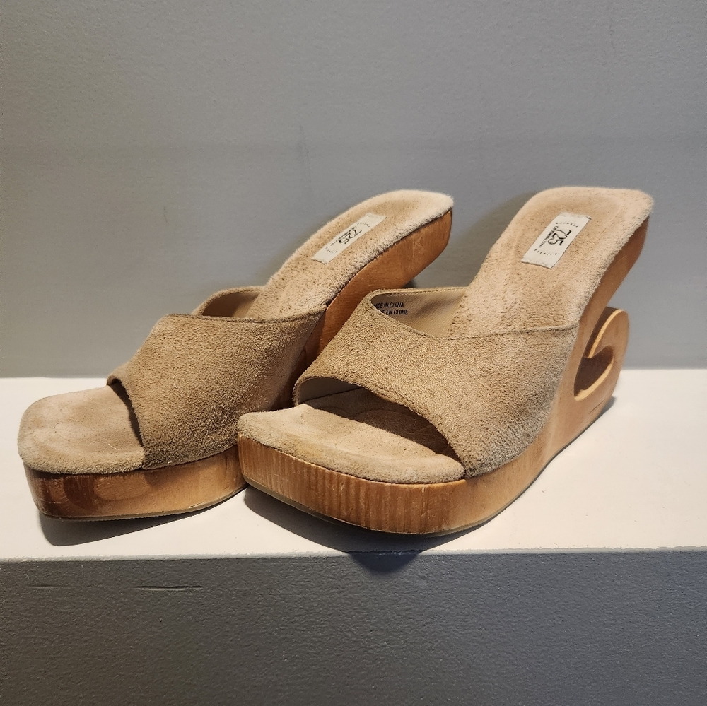 Vintage Tan Open toe clogs